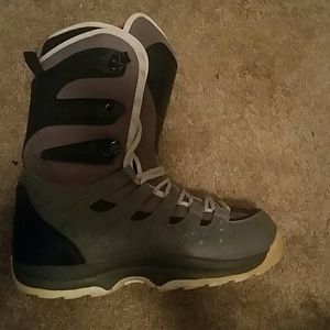 Snowboarding boot
